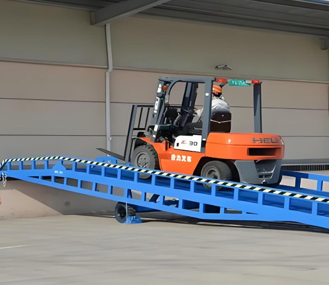 朝阳移动式卸货平台（叉车用）